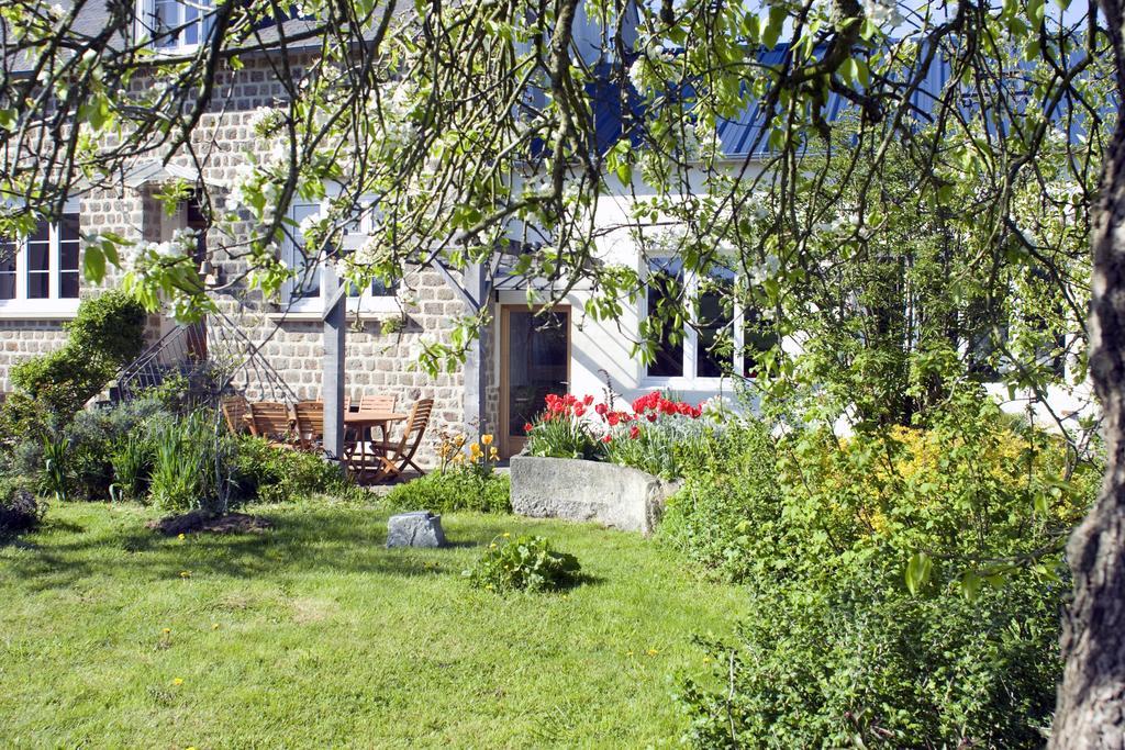 La Nesliere Chambres D'Hotes Bio Saint-Symphorien-des-Monts Экстерьер фото